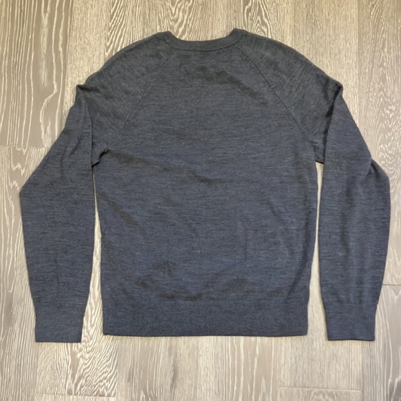 Banana Republic Sweater - Picture 3 of 3